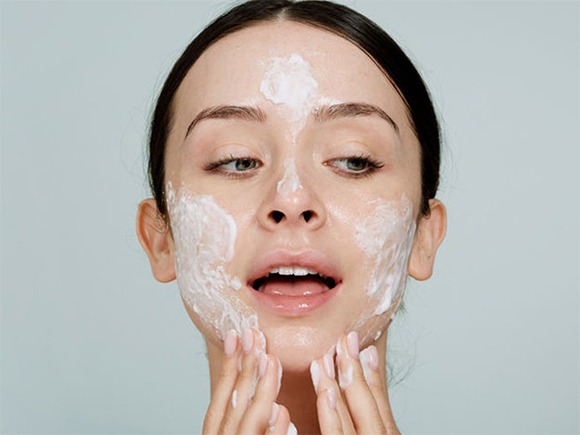 Hãy ngừng việc làm sạch da với những sản phẩm dễ gây kích ứng và khô da