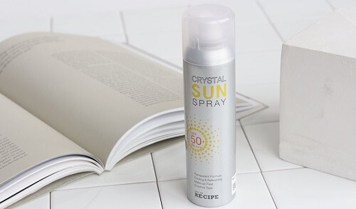 Crystal Sun Spray chính là người bạn đồng hành cho làn da luôn tươi tắn, rạng rỡ